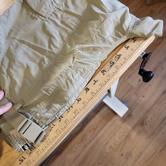 REI 14 Petite Khaki Nylon Convertible Pants Zip Pocket Belted 32" Waist - Picture 11 of 16